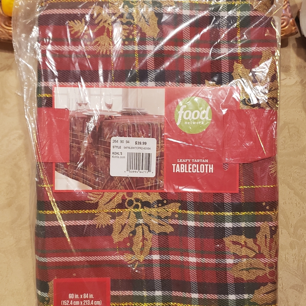 Food Network Leafy Tartan Tablecloth 60'' x 84 in. (Kohls) NWT - Picture 5 of 10